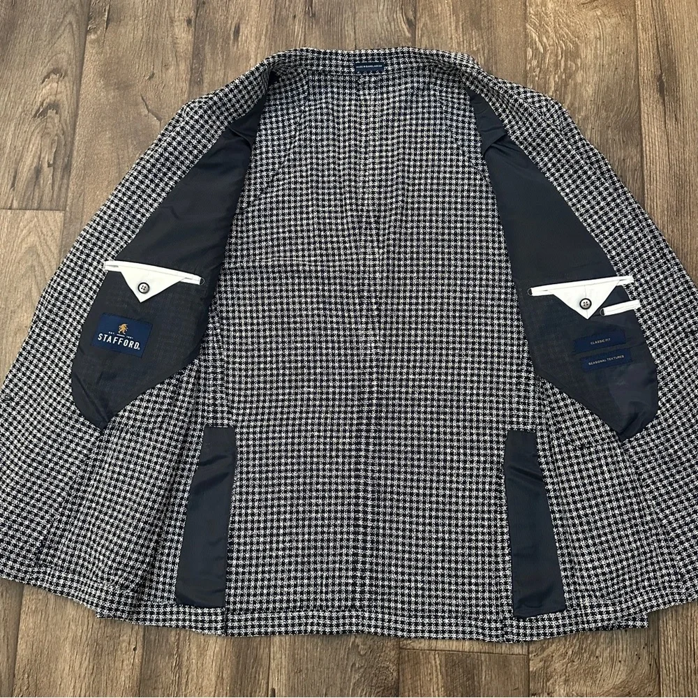 Stafford Classic Fit Sport Coat Blazer Jacket Sz 52R White Black With Navy Knit